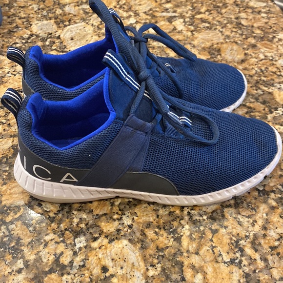 Boys Nautica Sneakers Size 5 - Picture 3 of 7